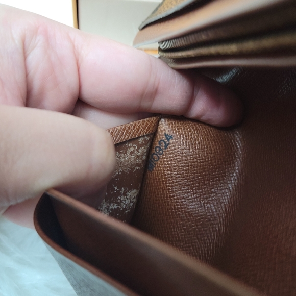 100% Authentic Louis Vuitton Monogram wallet - Picture 5 of 11